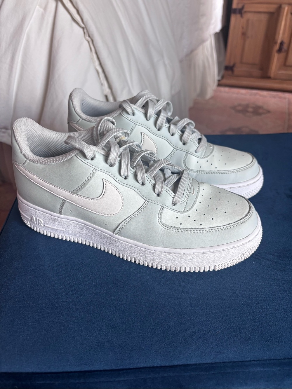 Nike Air Force 1 Kids Low-Top Sneakers in Light Green and White